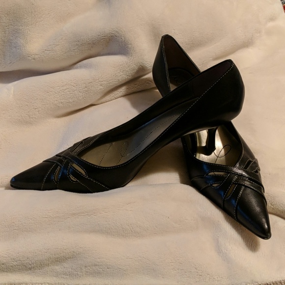 Anne Klein "Maheron" black heels - Picture 2 of 8